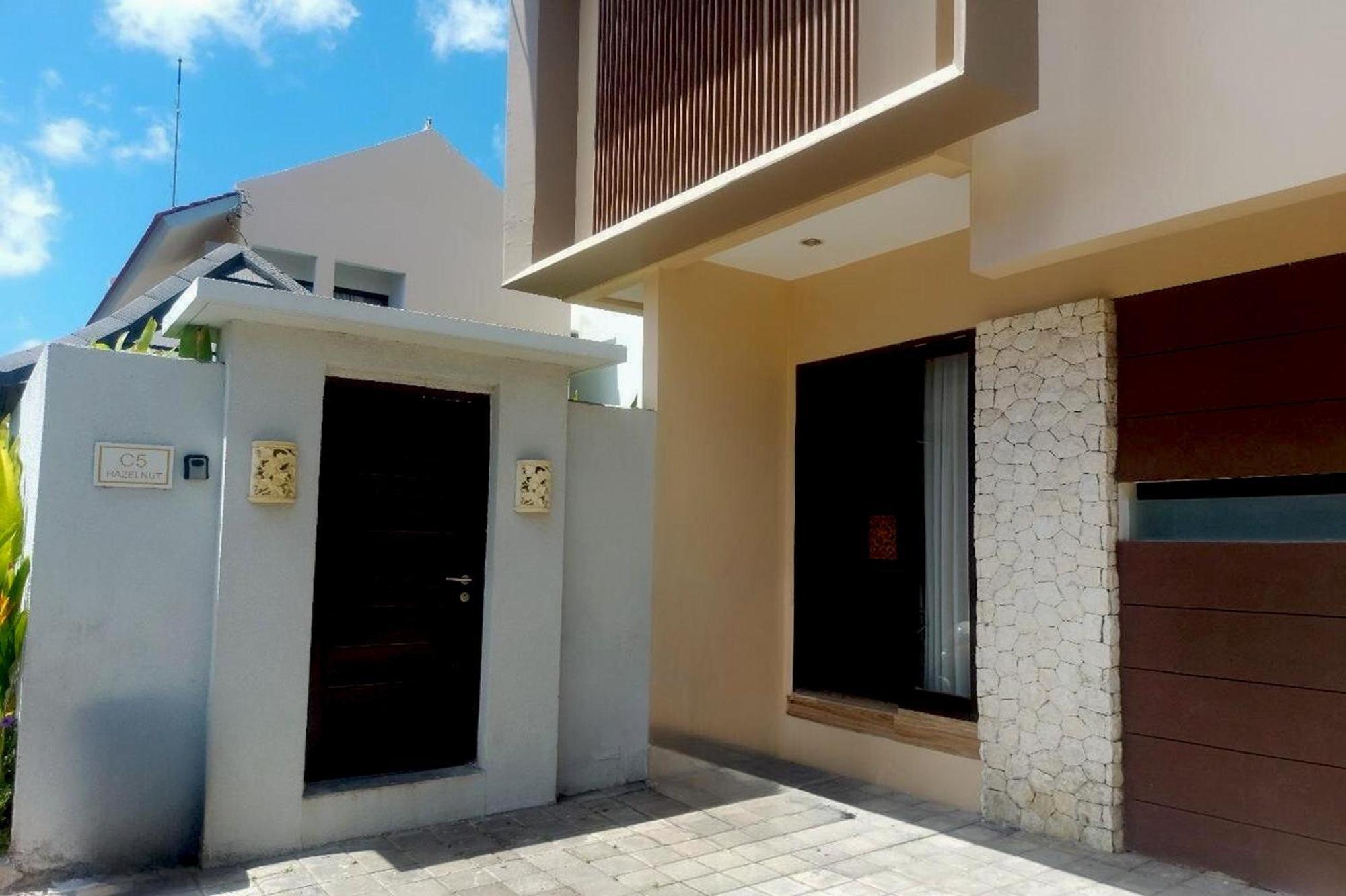 Little Nuts Villas Jimbaran  Exterior photo